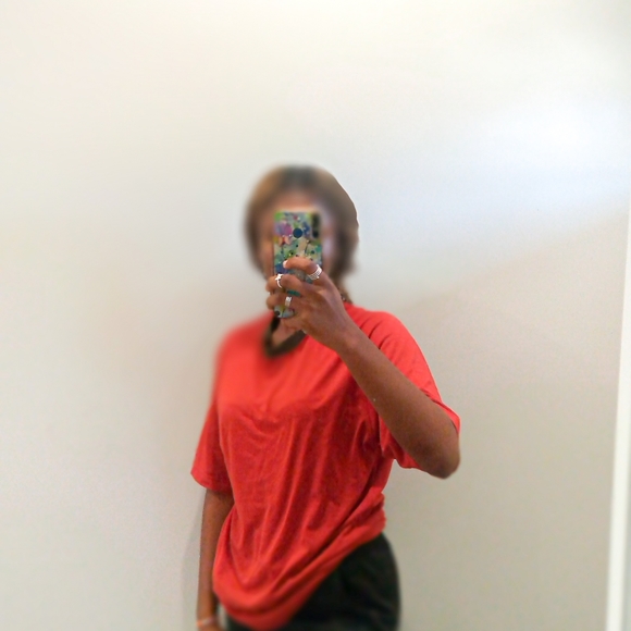 Red round-neck top - Picture 3 of 4